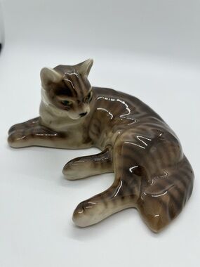 Vintage RARE Keramos Wein Knight Austria Ceramic Lounging Tabby Cat Figurine